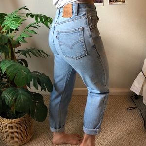 ✨Vintage High-Waisted Levi Denim Mom Jeans✨